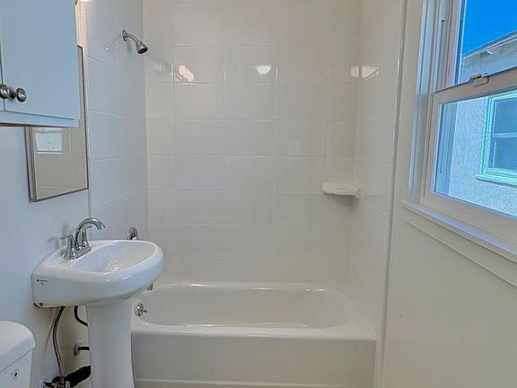 4th image of 14516-28 1/2 Burin Ave #14520
