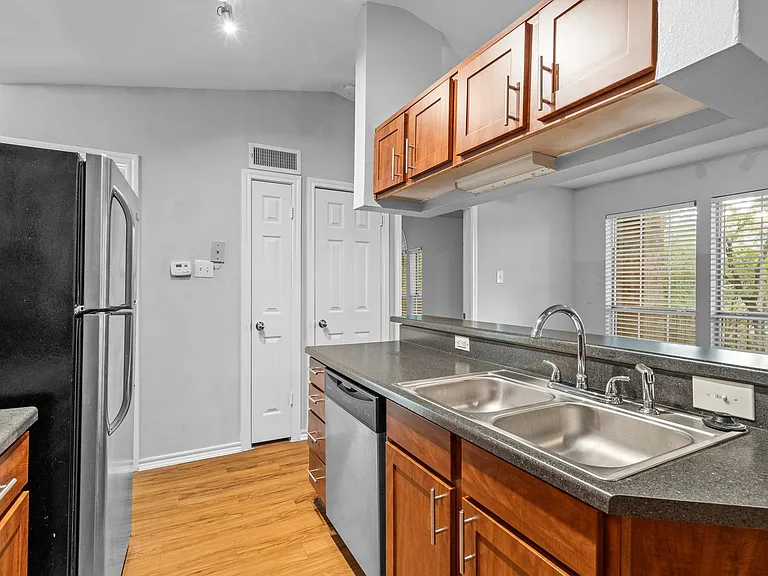 6804 N Capital Of Texas Hwy #521 — Photo 7