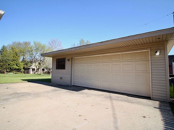 4th image of 33237 Chief Ln