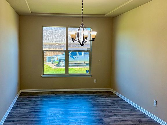 4th image of 288 Benwick Dr