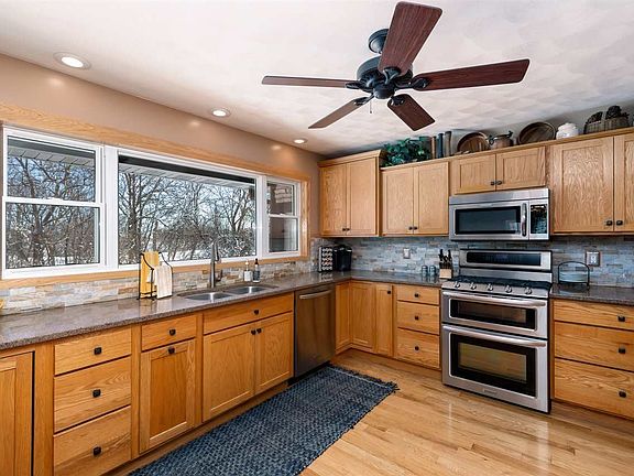 2nd image of 17 Mary Lane Ct