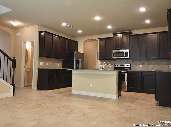 2nd image of 10514 Rosewood Crk