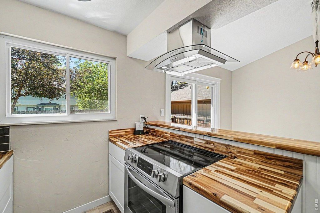 1530 Gloria Ct