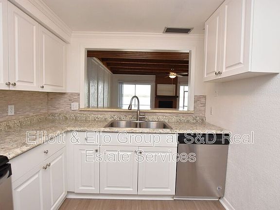 5th image of 2217 9th St SE