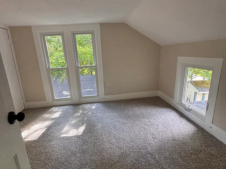7246 Tonawanda Creek Rd — Photo 16