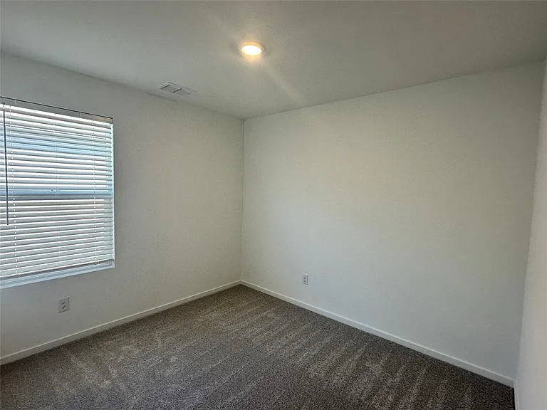 905 Blue Heron Dr — Photo 6