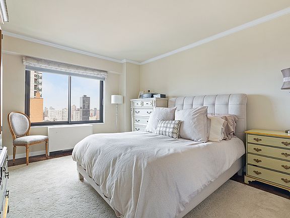4th image of 200 E 61st St APT 36E