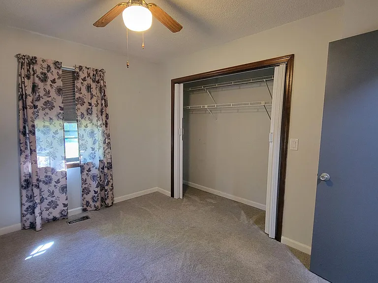 172 Saint George Dr — Photo 18