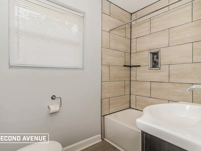 1807 Colby Ave — Photo 6