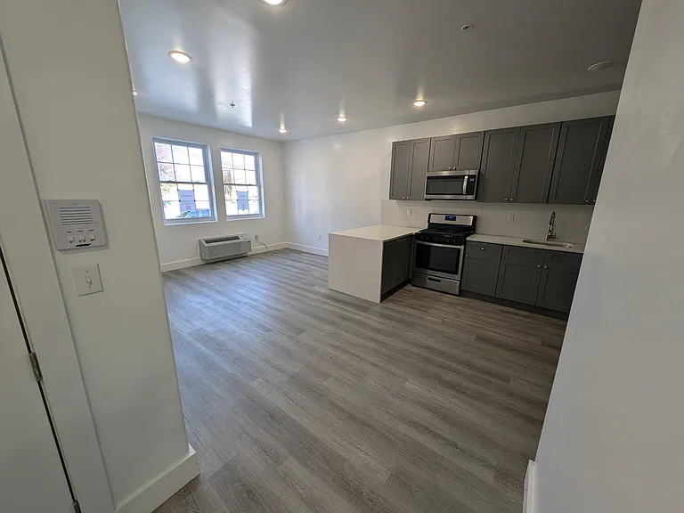 273 Oak St #101 — Photo 6