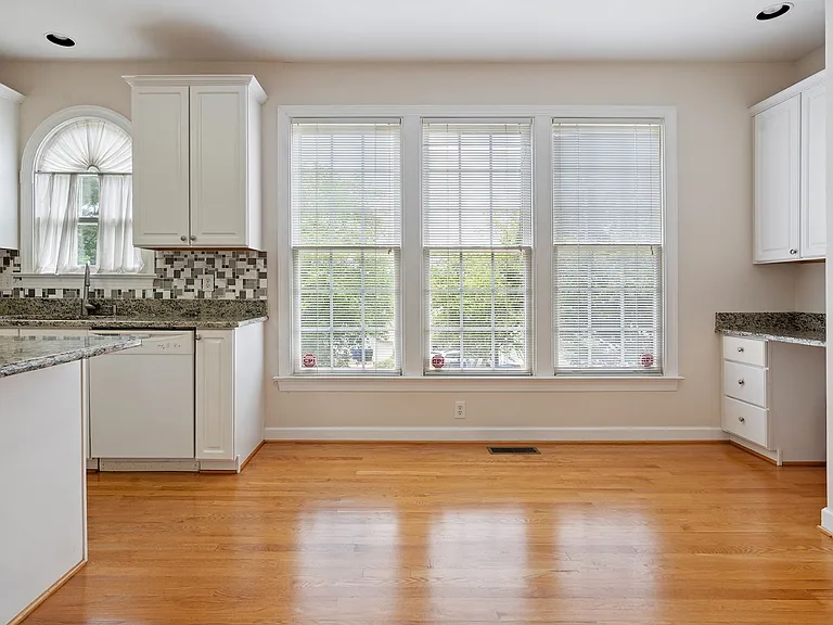 202 Greenview Dr — Photo 13