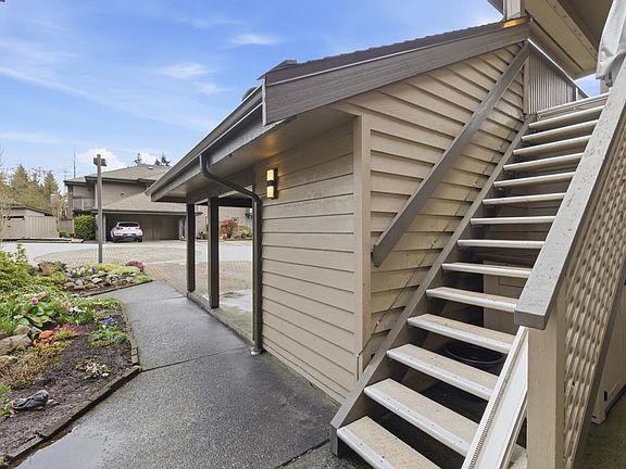 4th image of 906 Roche Point Dr
