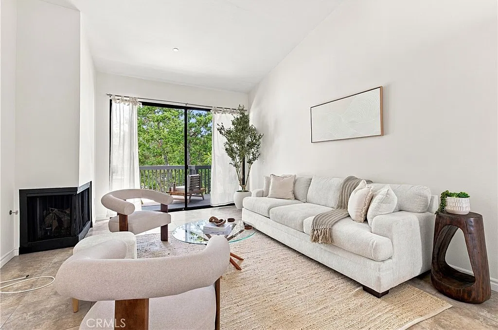 2 bed, 1177 sqft, $3,400 — Photo 2
