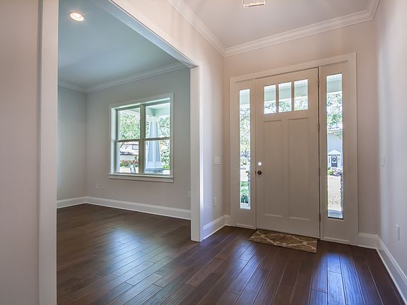 5th image of 3918 W Horatio St