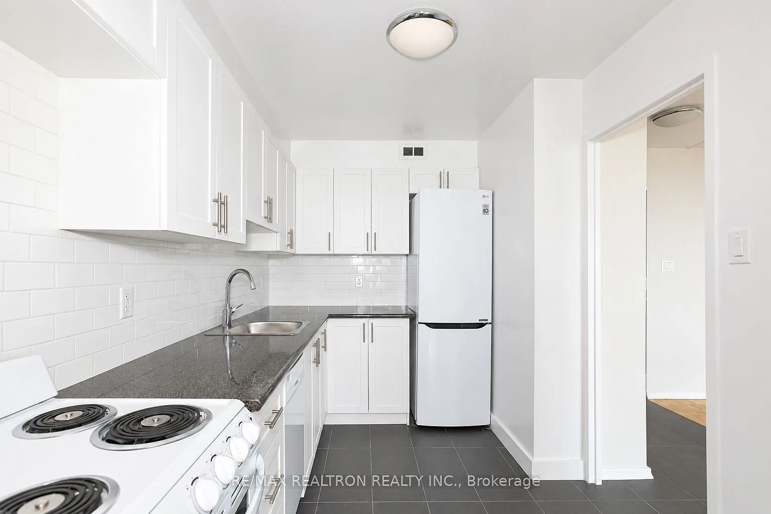 3 bed, $3,395 — Photo 3