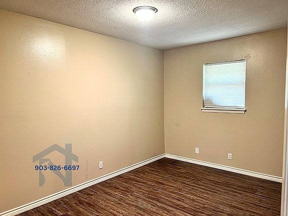 3rd image of 302 Georgia St