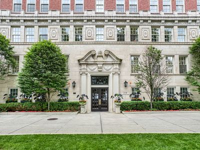 219 E Lake Shore Dr APT 2D, Chicago, IL, 60611
