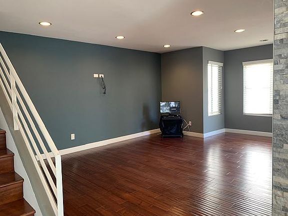5th image of 18215 Burbank Blvd Unit 5