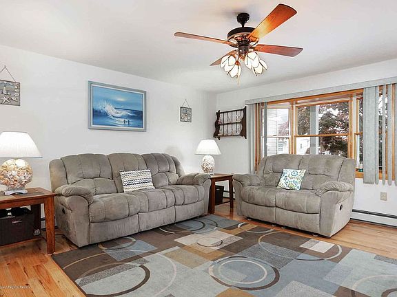 3rd image of 33 Lagoon Dr W