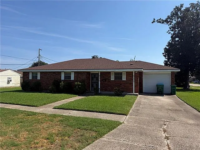 3 bed, 2.0 bath, 1750 sqft, $1,700 — Photo 2