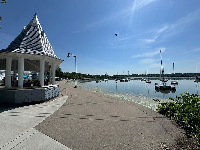 Lake Harriet and Bandshell just 2-3 minute walk down the road (and visible from front living room + study during fall / winter seasons). Enjoy bandshell music from your own back yard!
