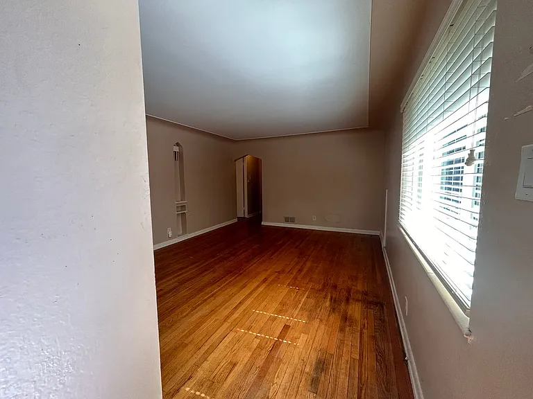 3141 W 21st Ave — Photo 5