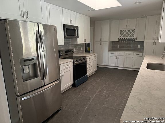 5th image of 210 Hermine Blvd