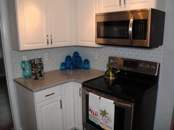 2215 E Lincoln Ave, Royal Oak, MI 48067
