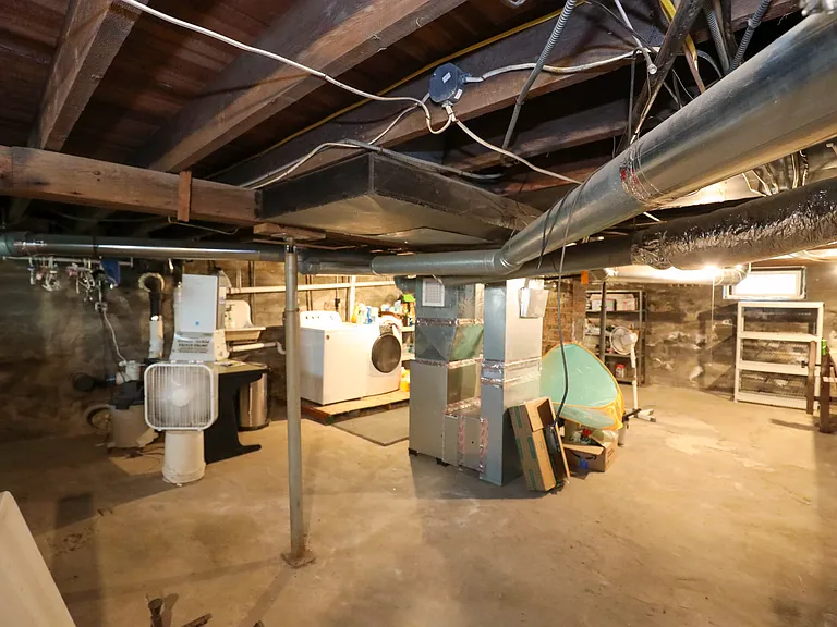 98 Hurley Ave — Photo 23