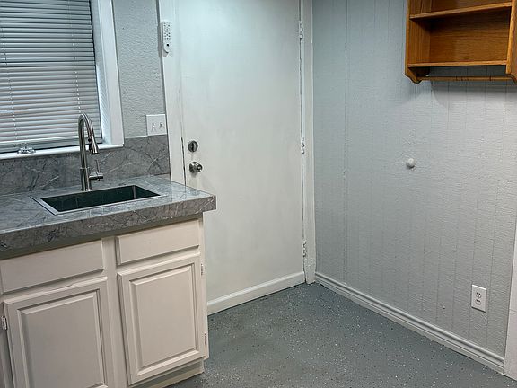 5th image of 512 Hunstock Ave APT 2