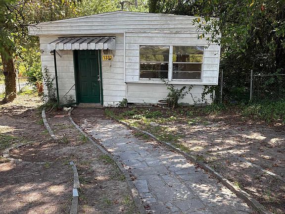 3rd image of 1331 Head St
