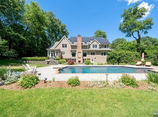 7 Deerhill Dr, Ho-ho-kus, NJ 07423