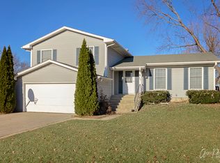 702 Millwood St, Cary, IL 60013