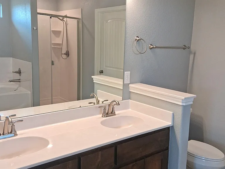 Primary En Suite (1)