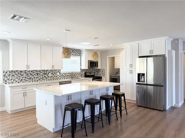 6745 Eldora Ave, Las Vegas, NV 89146