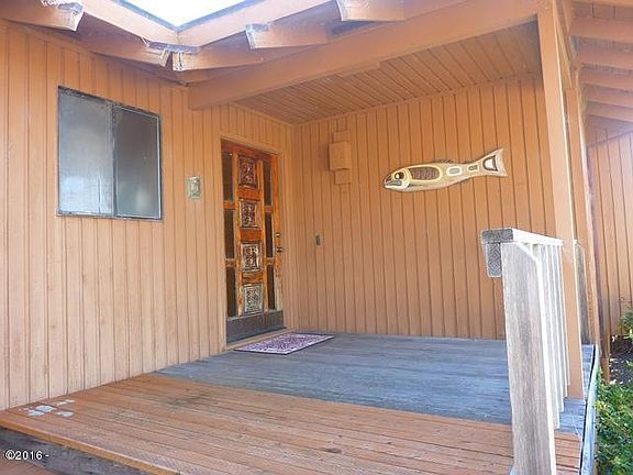 5th image of 1132 NE West Lagoon Dr