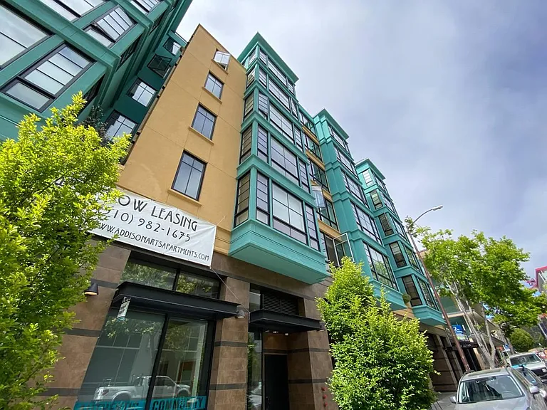 Addison Arts Apartments — Photo 39