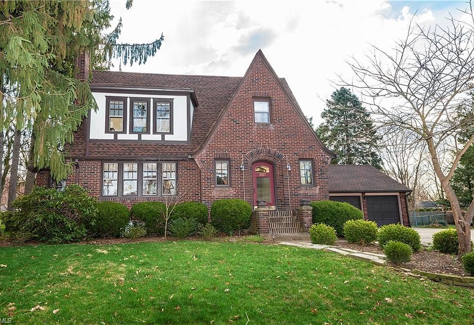 1st image of 2827 S Park Dr