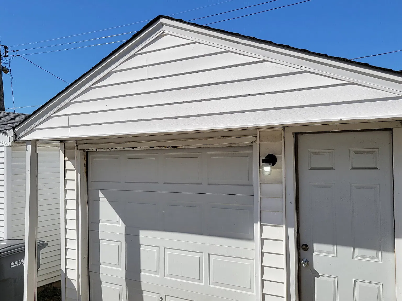 Near Southeast 3BR House! — Photo 2