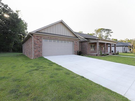 2nd image of 1273 Essex Dr