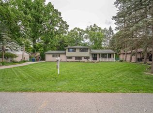 6742 Canterbury Ct, Shelby Township, MI 48316
