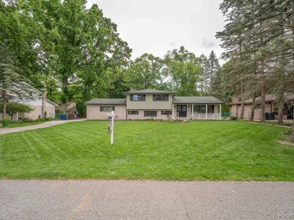 6742 Canterbury Ct, Shelby Township, MI 48316