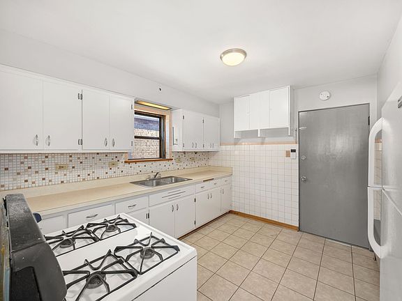 5th image of 1926 Euclid Ave #2