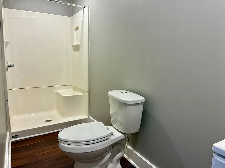 2729 W Market St — Photo 12