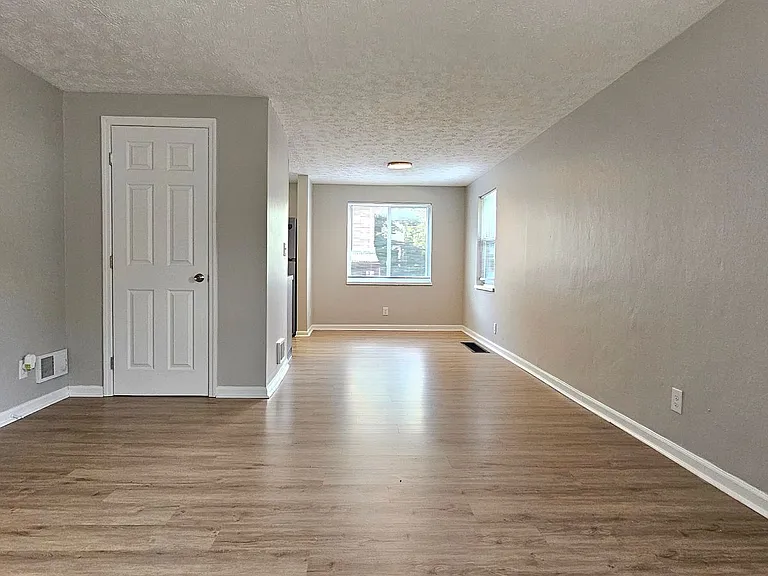Maples Townhomes — Photo 5