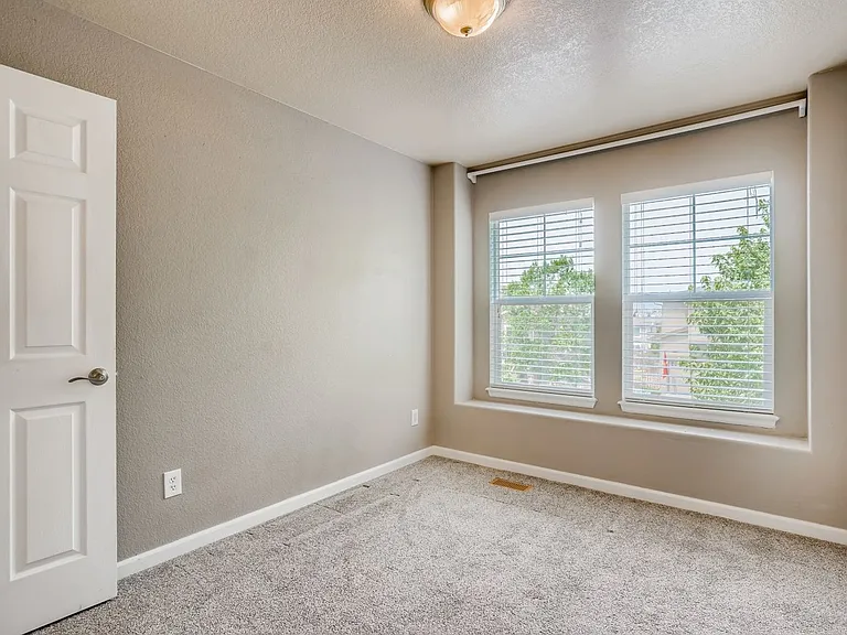 10594 Jewelberry Trl — Photo 8