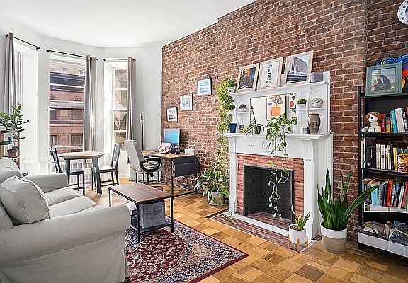 3rd image of 10 W 87th St APT A