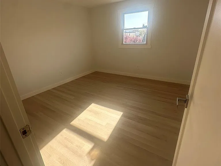 557 E Hudson St — Photo 7