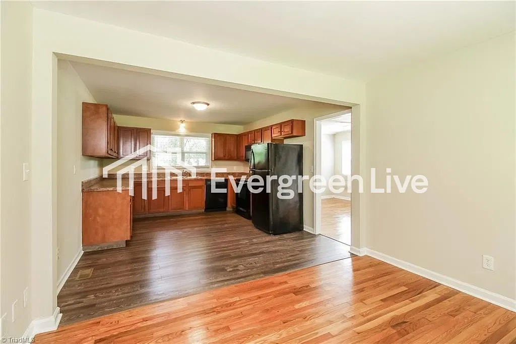 3 bed, 2.0 bath, 1741 sqft, $2,095 — Photo 3