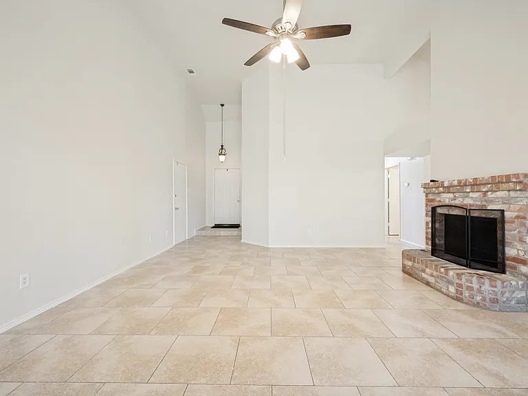 2515 Mountainview Dr — Photo 3